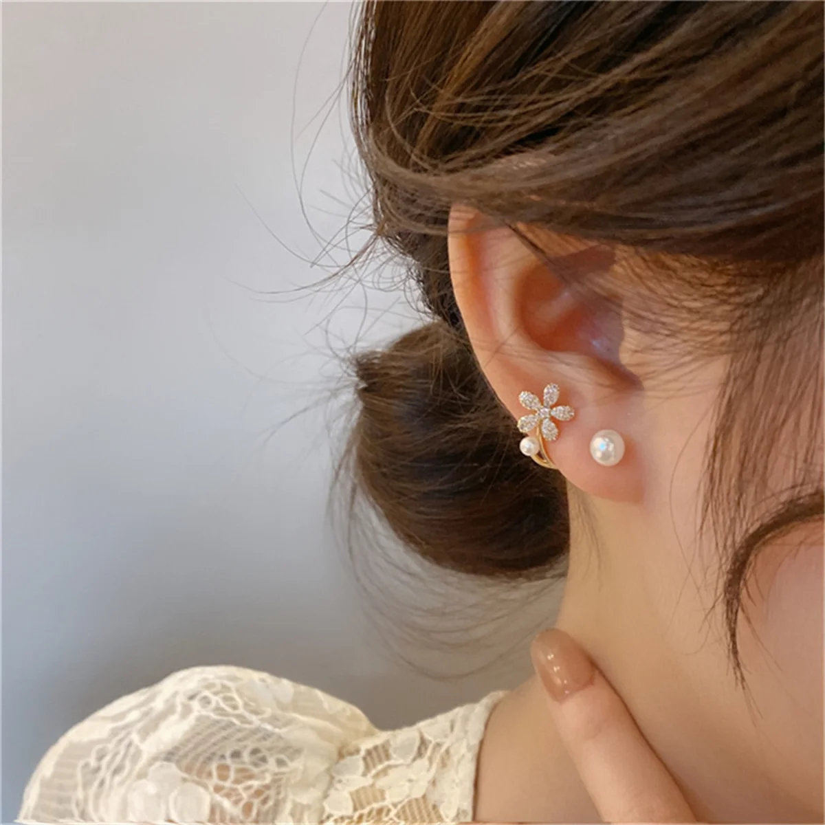 Light Luxury Imitation Pearl Crystal Flower Stud Earrings For Women Girls Korean Exquisite Floral Earrings Wedding Party Jewelry