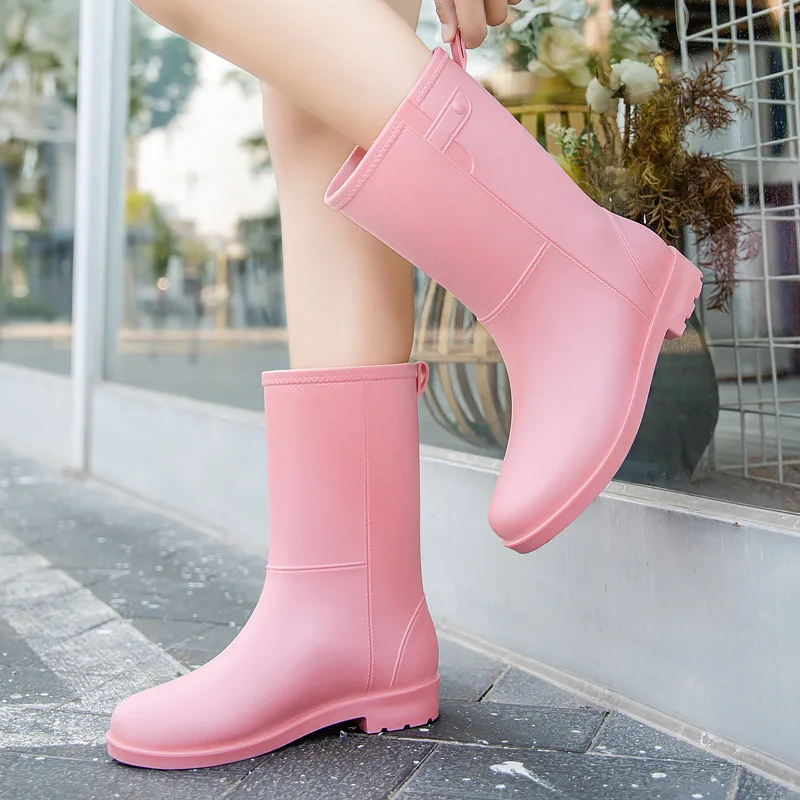 2023 New Women's Fashionable Mid-calf Plus Velvet Rain Boots Thick-soled Lightweight Water Shoes  Rainy Day Outdoor  Non-slip