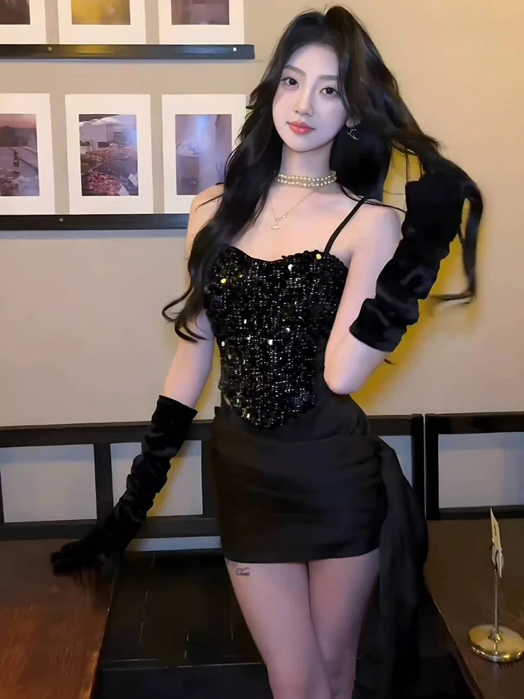 

Комплект из 2 предметов: укороченный топ с пайетками и облегающая юбка с высокой талией в стиле Y2K, корейский уличный стиль, пэчворк, на тонких бретелях