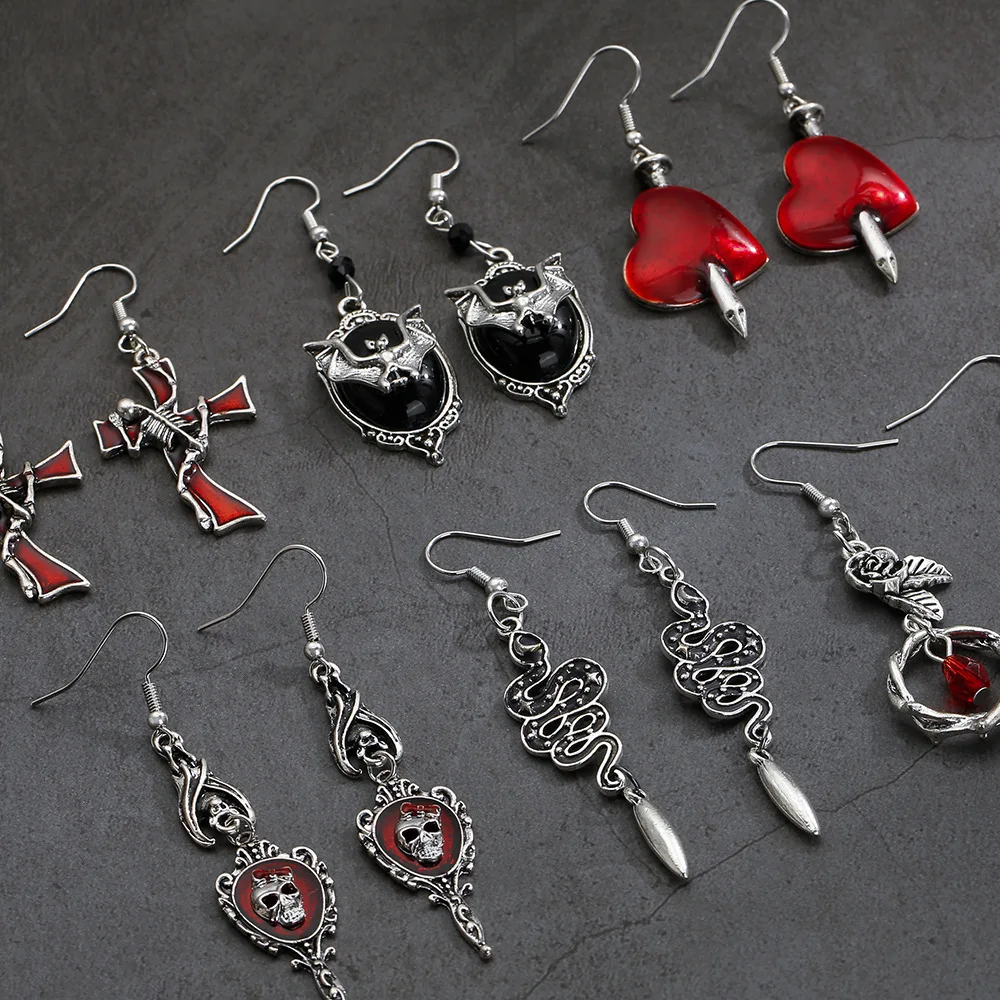 

Retro diy Gothic style with individuality, skull bat one-needle piercing fashionable clothing and accessories