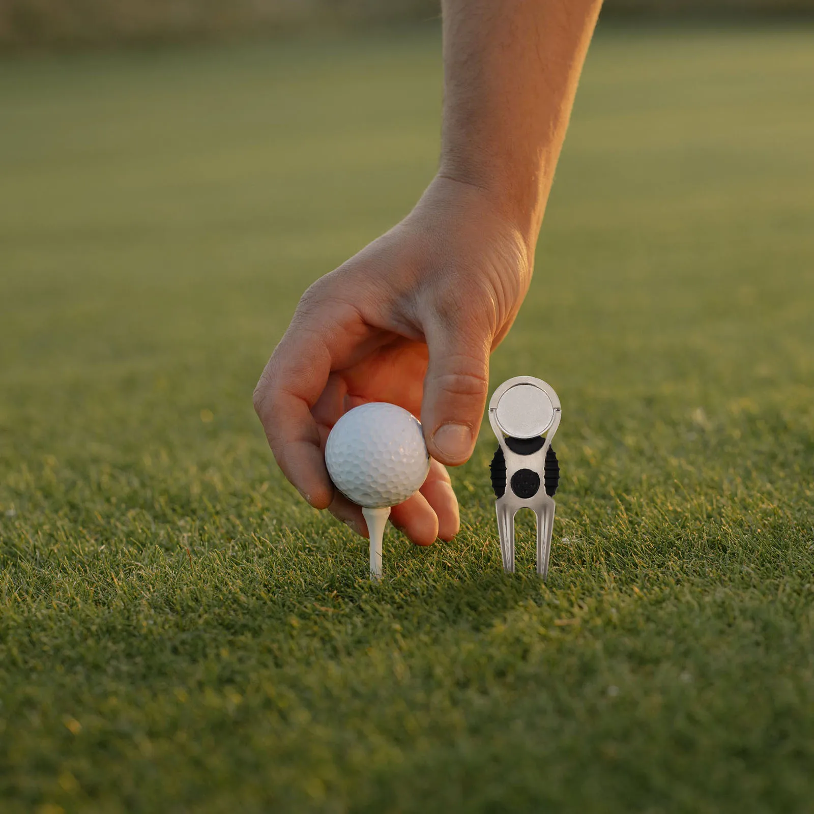 أداة تقسيم جولف من سبائك الزنك، متينة لمنع الصدأ، علامة كرة شوكة للتدريب الرياضي في الهواء الطلق، سهلة الاستخدام