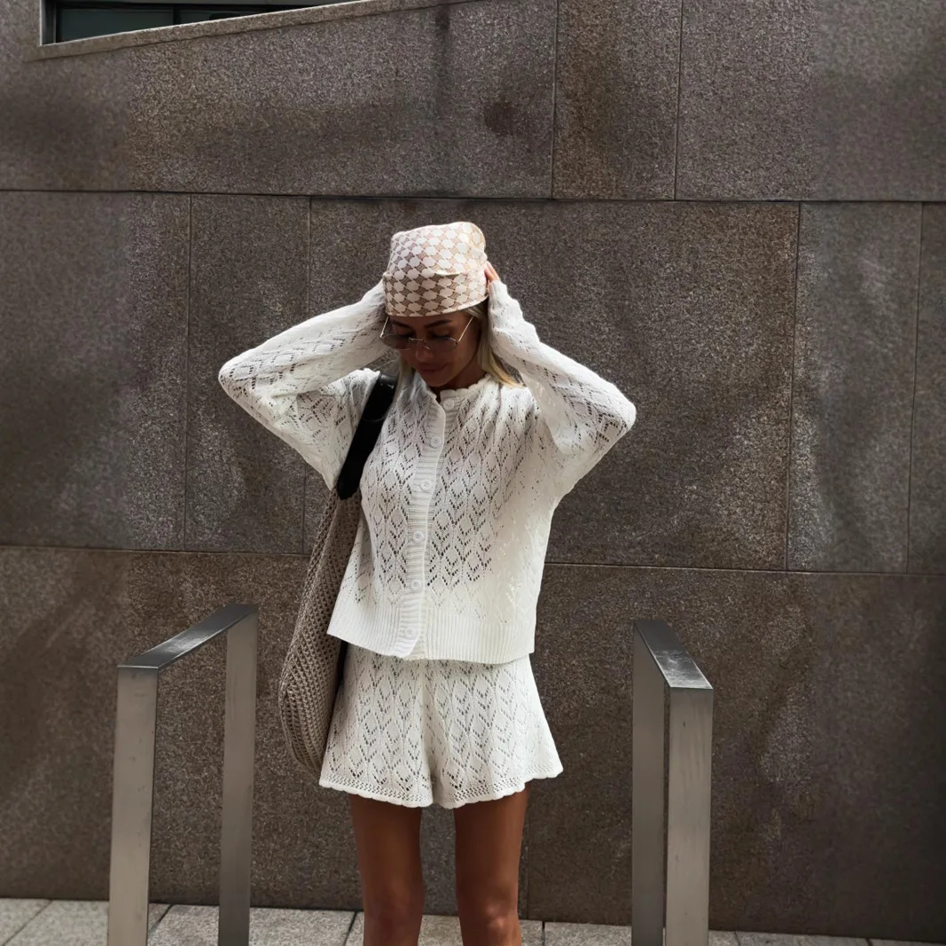 

New European & American Hollow Knit Crochet Set: Loose Fashion Two-piece, Youthful & Trendy Women's Early Autumn Outfit