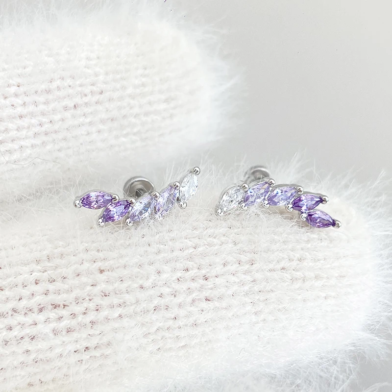 brincos-de-titanio-roxo-gradiente-com-design-exclusivo-e-personalizado-com-parafuso-e-fileira-de-diamantes-luxuosos-e-modernos-para-uso-diario