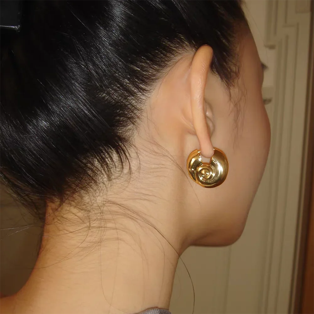 Fashion Seashell Hollow Metal Chunky Hoop Earrings for Women Gold Plated Snail Shell Huggie Earring Statement Jewelry Gifts