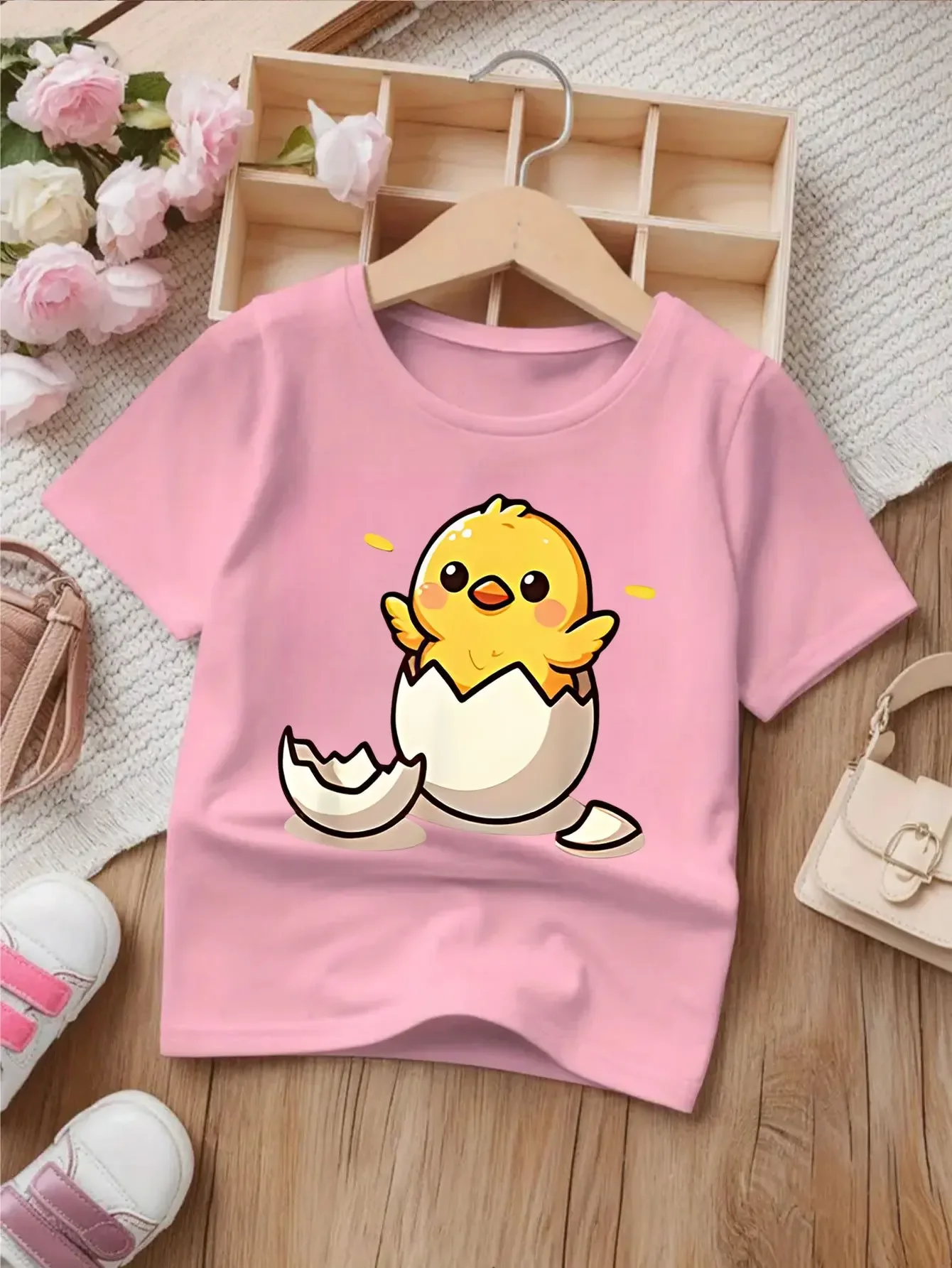 Lovely Baby Chick Coming Out Of Broken Egg Print Kids Short Sleeve Tee Cute Cartoon Style Casual Outdoor Shirt For Little Kids