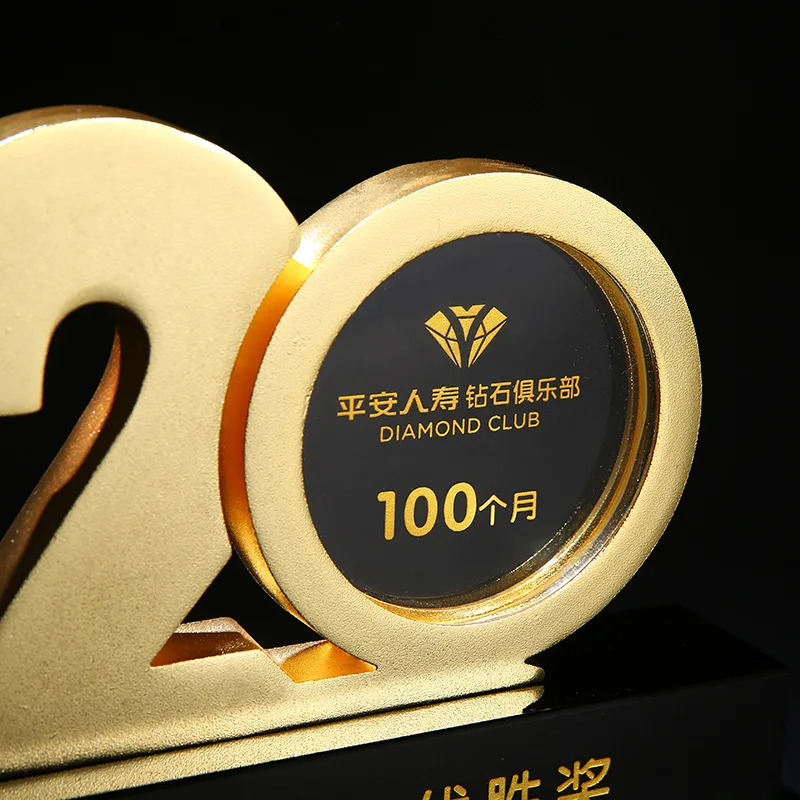 trophee-numerique-personnalise-medaille-en-cristal-pour-celebration-du-20e-anniversaire-des-employes-de-l'entreprise