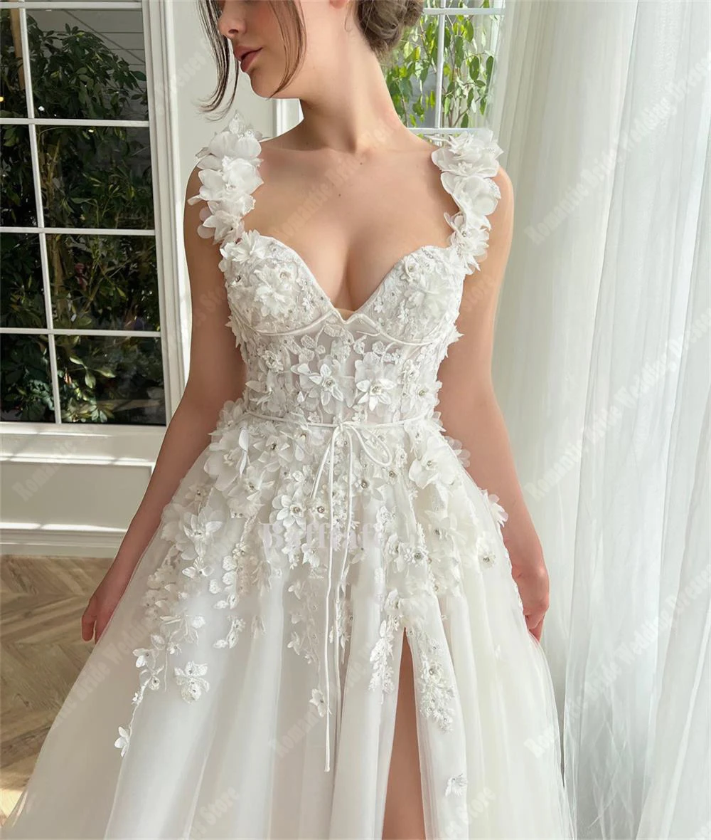 Vestido de novia con tirantes para el hombro y flores, traje sin mangas con escote en forma de corazón, longitud de fregado de dobladillo esponjoso, tul brillante, novedad