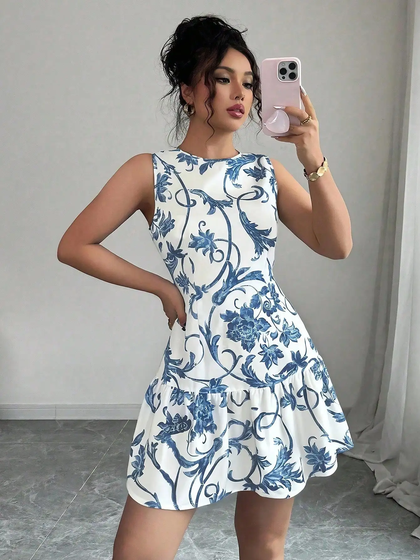 Damen-Minikleid mit Blumenmuster, ärmellos, Rundhals, figurbetont und ausgestellt, lässiges Sommerkleid, 2026 neue Mode – Detail 1