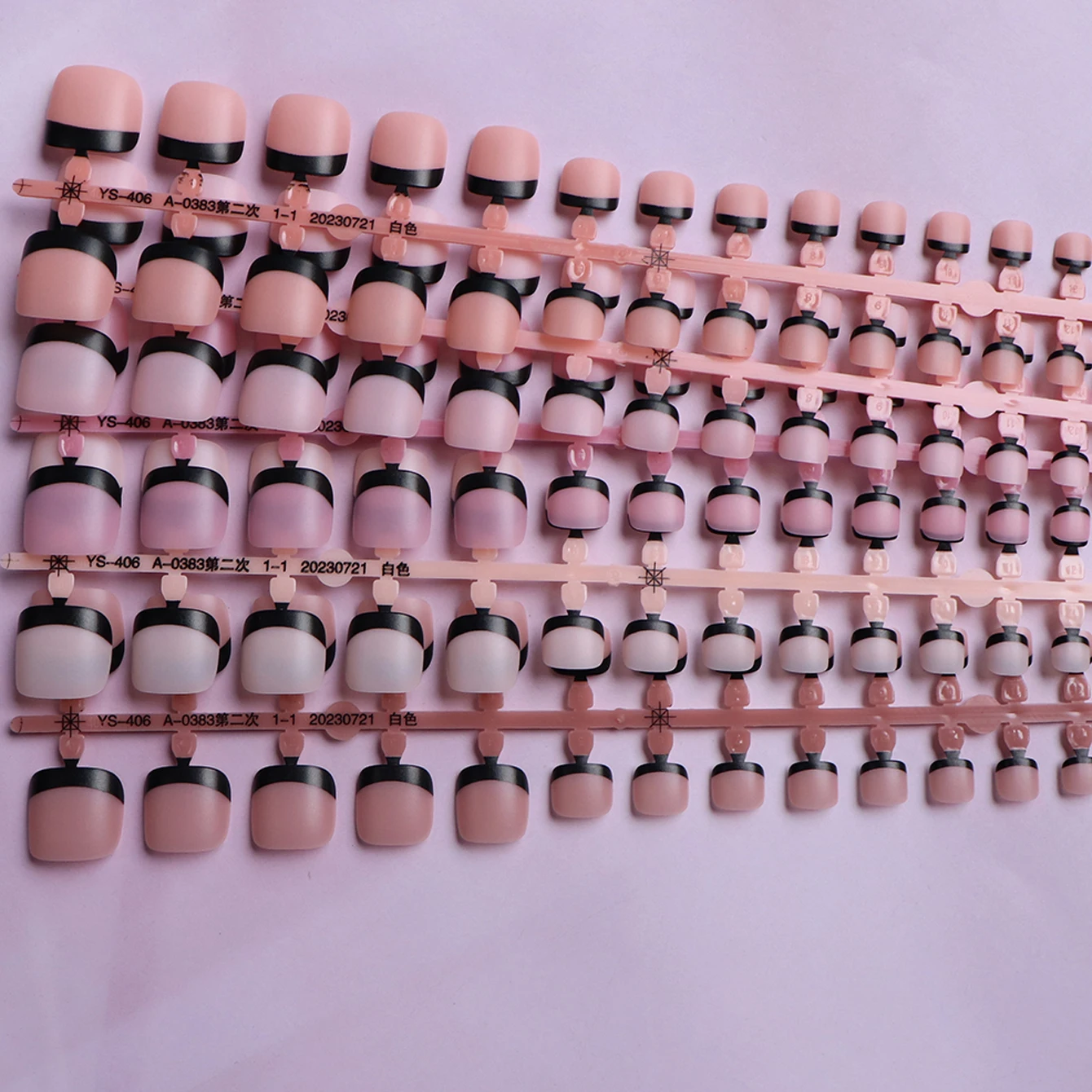 150PCS Kurze Quadratische Weiße Französisch Spitze Drücken Sie Auf Zehennägel Volle Abdeckung Gefälschte Nagel Set Rosa Zehennägel Sommer Zehennägel Niedlich