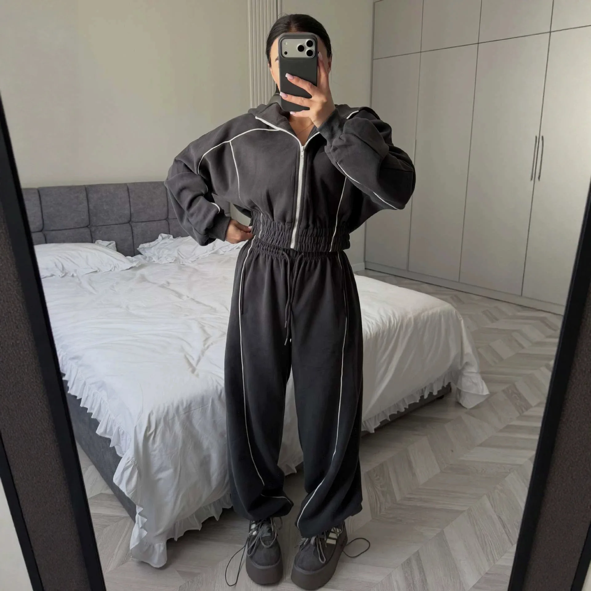 Europe And The United States 2026 Autumn New Fashion Street Shot Sports And Leisure Suit Wide-leg Pants Sweater Two-piece Set