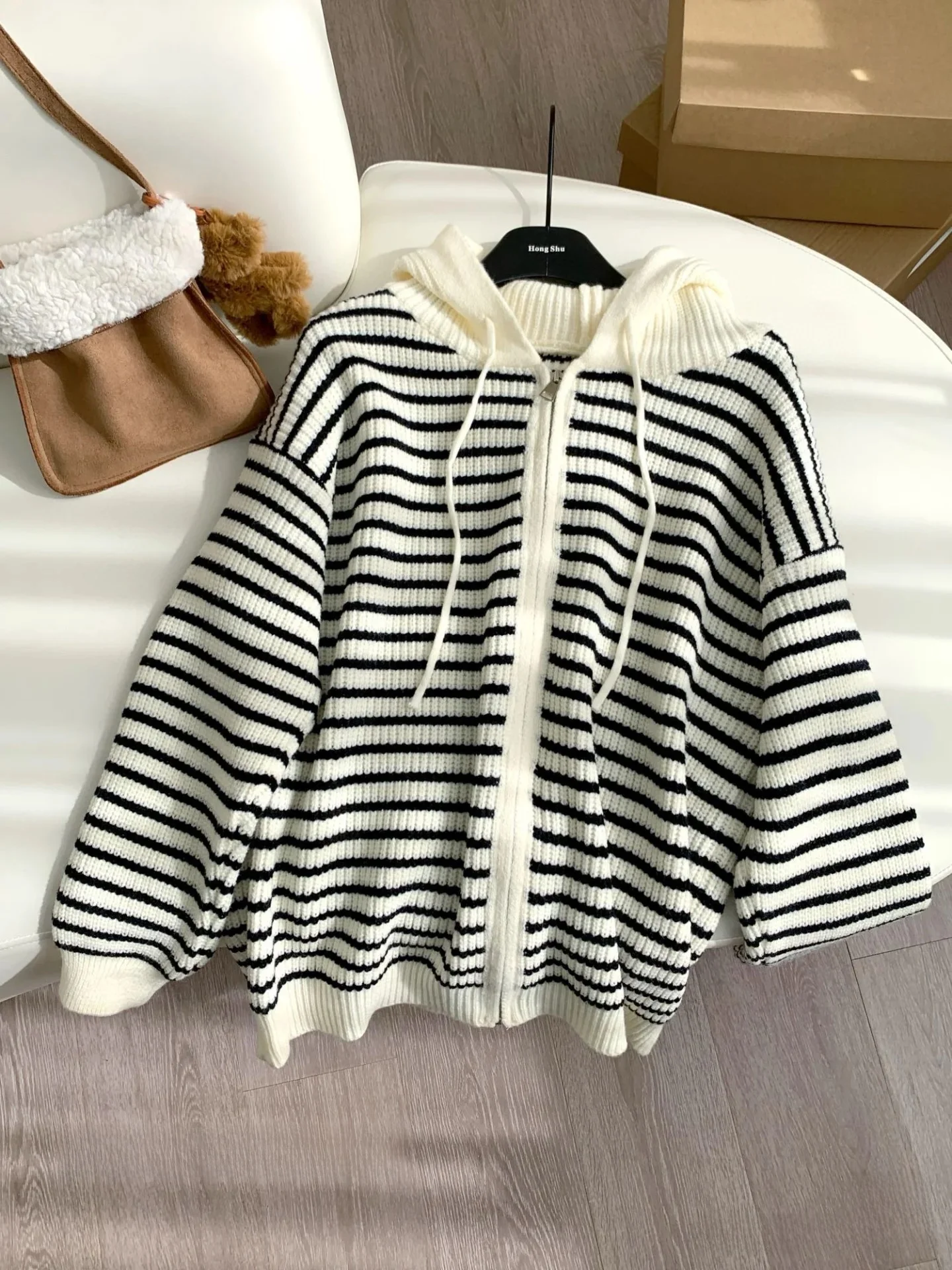 

Корейская свободная вязаная шапка, верхняя повседневная верхняя одежда в кофейную полоску, женский мягкий полиэстер, длинный теплый свитер с капюшоном