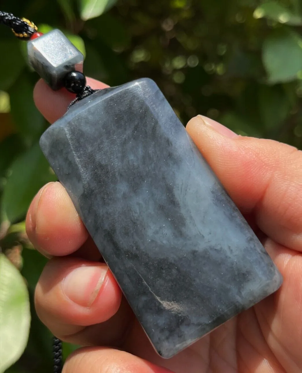 90g 100% NATURAL HOTAN BLACK&WHITE RIVER JADE HAND CARVED All is well PENDANT