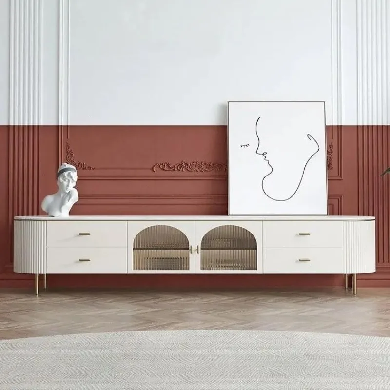 Moderner, einfacher High-End-TV-Schrank. Langer Haushalt