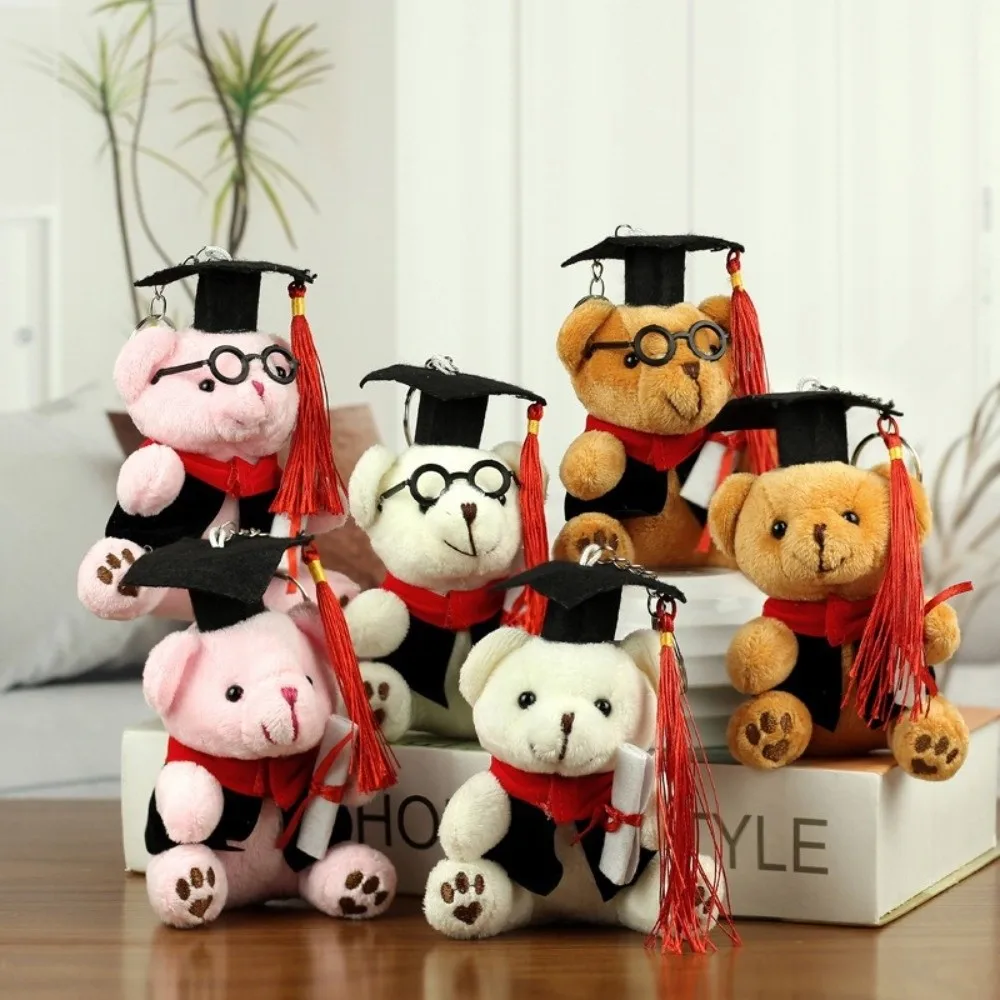 Oso de peluche de graduación de dibujos animados, llavero de oso de peluche suave de 12cm, colgante de bendición, accesorio para mochila de muñeca Dr Bear