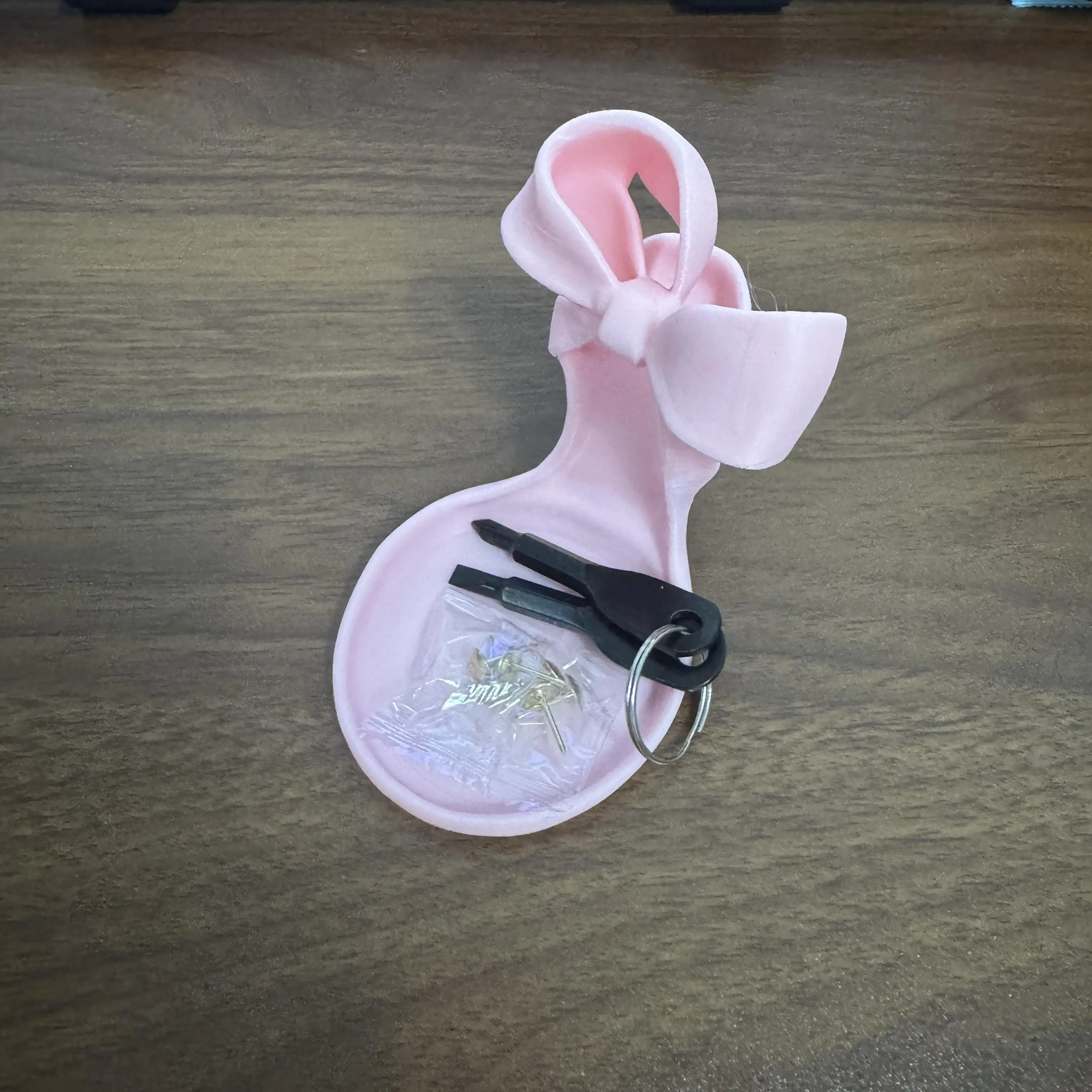 1 high-heeled shoe jewelry rack |   Elegant bow-shaped ring stand and display tray, pink desktop storage box, shoe display stand, jewelry organizer, decorative tray, elegant design, plastic material