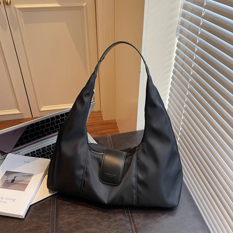 

2025 Winter Underarm Bag, Chic Shoulder Purse for Women, Minimalist Crossbody Tote, Versatile Day to Night Bag, Textured Sling