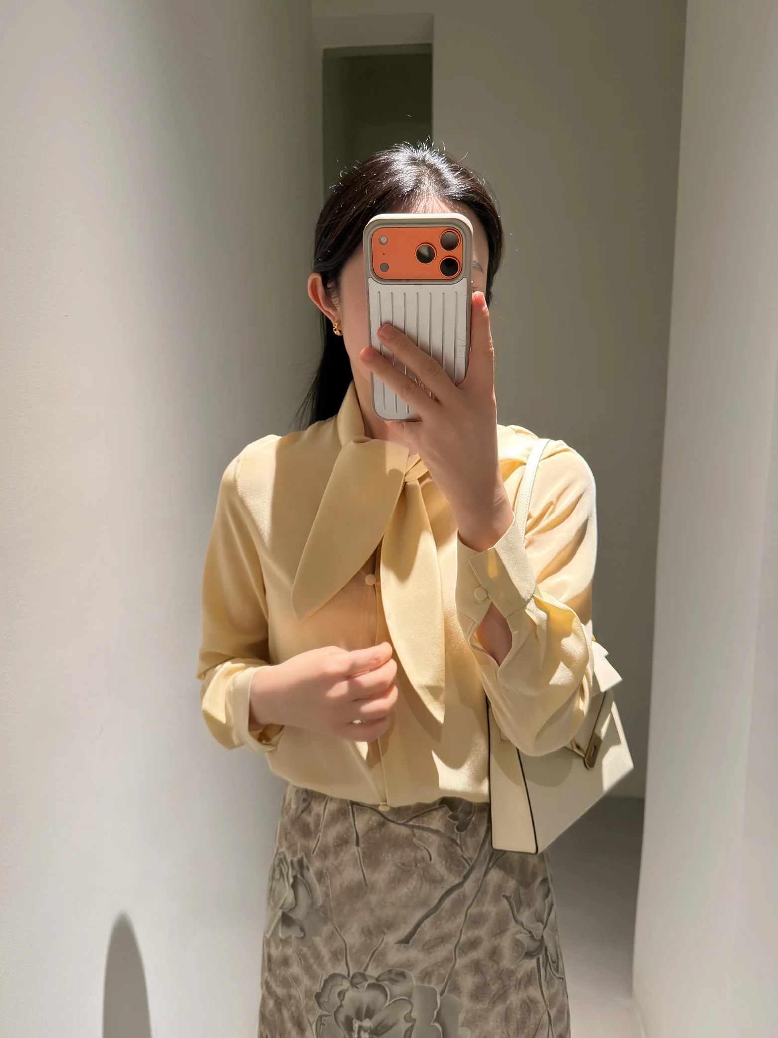 

Elegant Soft Yellow Creamy Thickened 100 Silk Sash Knot Shirt Top Gentle Sun Commute Style Regular Sleeve Long ...