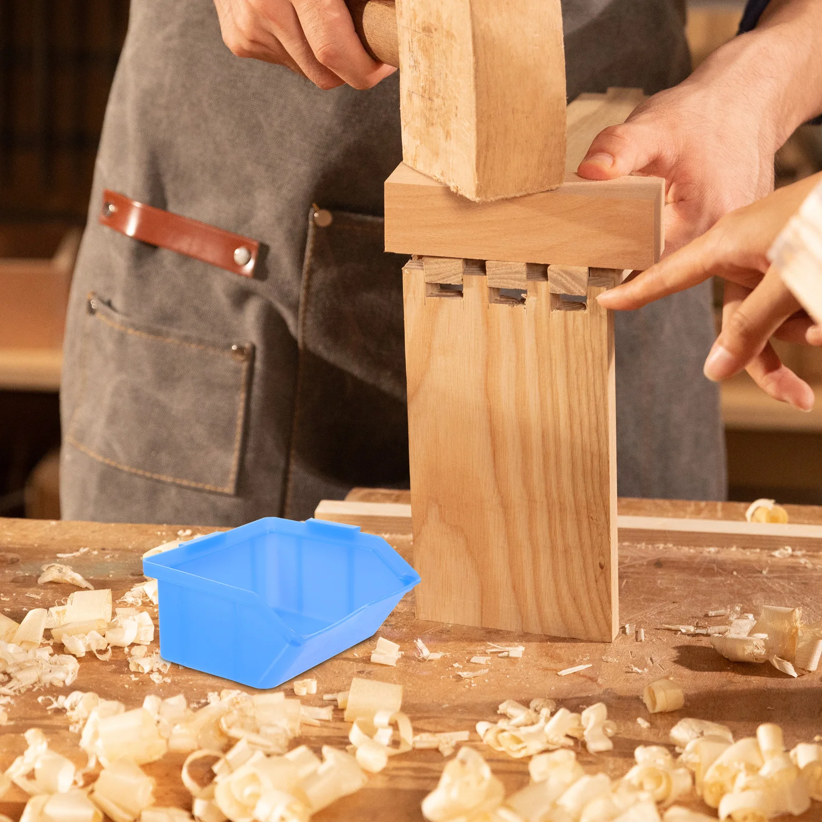 

Набор из 8 пластиковых штабелируемых контейнеров для хранения мелких деталей, инструментов и рукоделия для организации склада