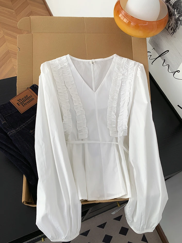 

White irt Women's V-ne Gathered Long Sve Heavy Embelliment Lace Splicing Bubble Sve Polyester Fiber Breathable Au...