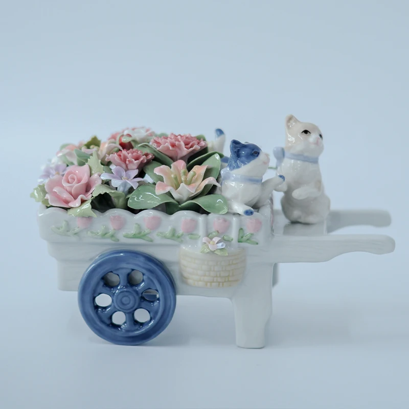 

Керамические изделия ручной работы, европейские креативные украшения для дома, кошка в цветке, автомобильная музыкальная шкатулка, украшение для рабочего стола, подарок на день рождения, витрина