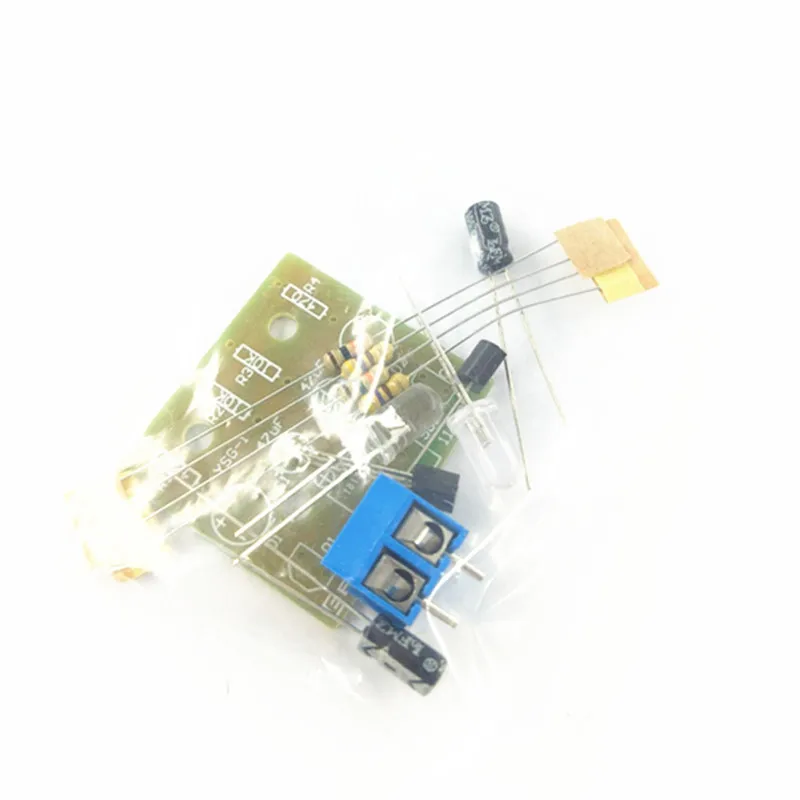 1pcs DIY Electronic Kit 5MM LED Flashing Light Circuit Simple LED Blinking Flip Flop Suite Welding Practice Parts DC 3-9V
