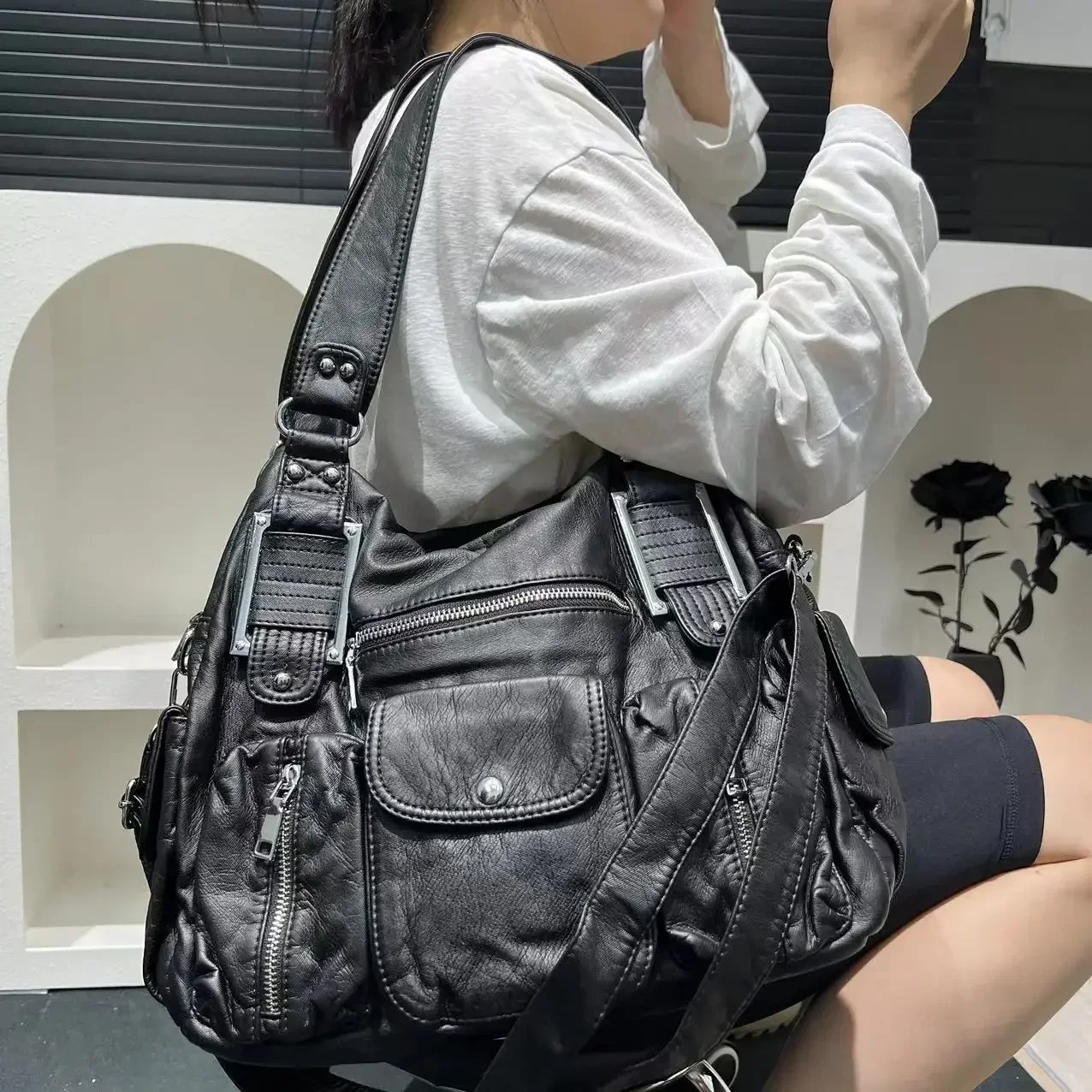 

Women's Fashion Y2K Hot Girl Motorcycle Bag Multi-Pocket Washed Distressed Shoulder Crossbody Handbag