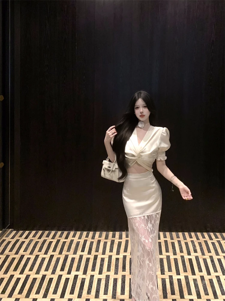 

High-end outfit temperament V-neck short sleeved shirt women's summer lace patchwork bag hip half skirt two-piece set