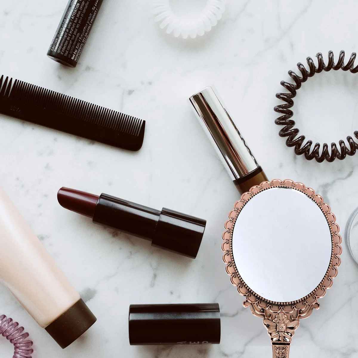 

2Pcs Vintage Handheld Makeup Mirror Lightweight Portable Mirror Embossed Pattern for Home Travel