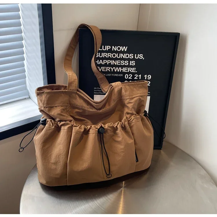 Sacola de pano de nylon de grande capacidade versátil, elegante, bolsa de ombro casual, classe estudantil, bolsa de compras, novo estilo, 2024