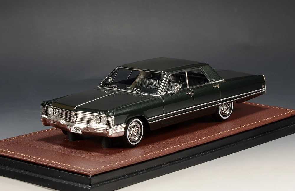 GLM 1:43 Imperial Lebaron Forest 1968 Vintage Car Simulation Limited Edition Resin Metal Static Car Model Toy Gift