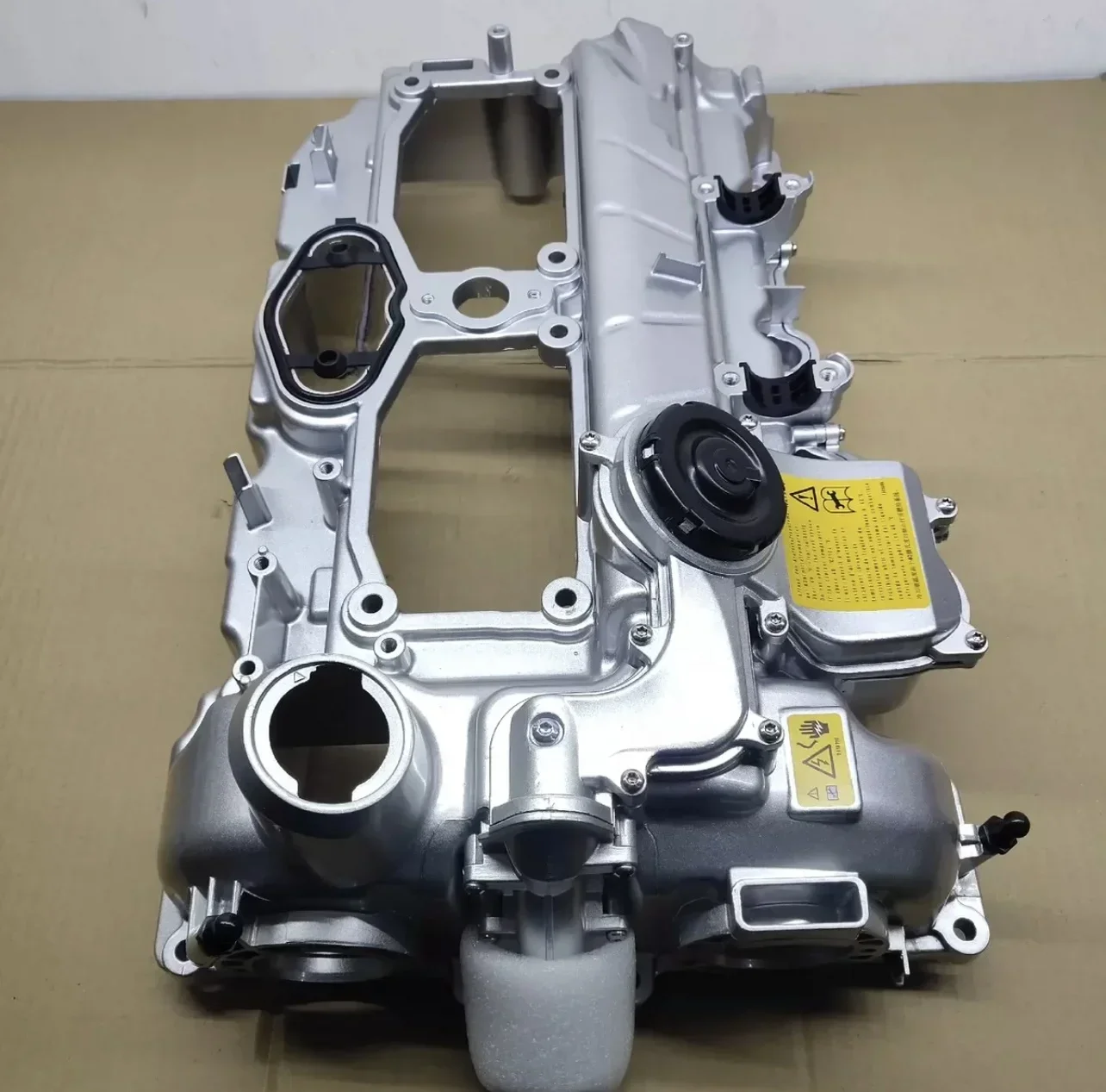 

11127588412 Cylinder Head Cover for F10 F11 F15 F16 F18 F20 F21 F23 F30 F31 F33 F35 228i 320i 328i 320iX 328iX 320Li 328Li 428i