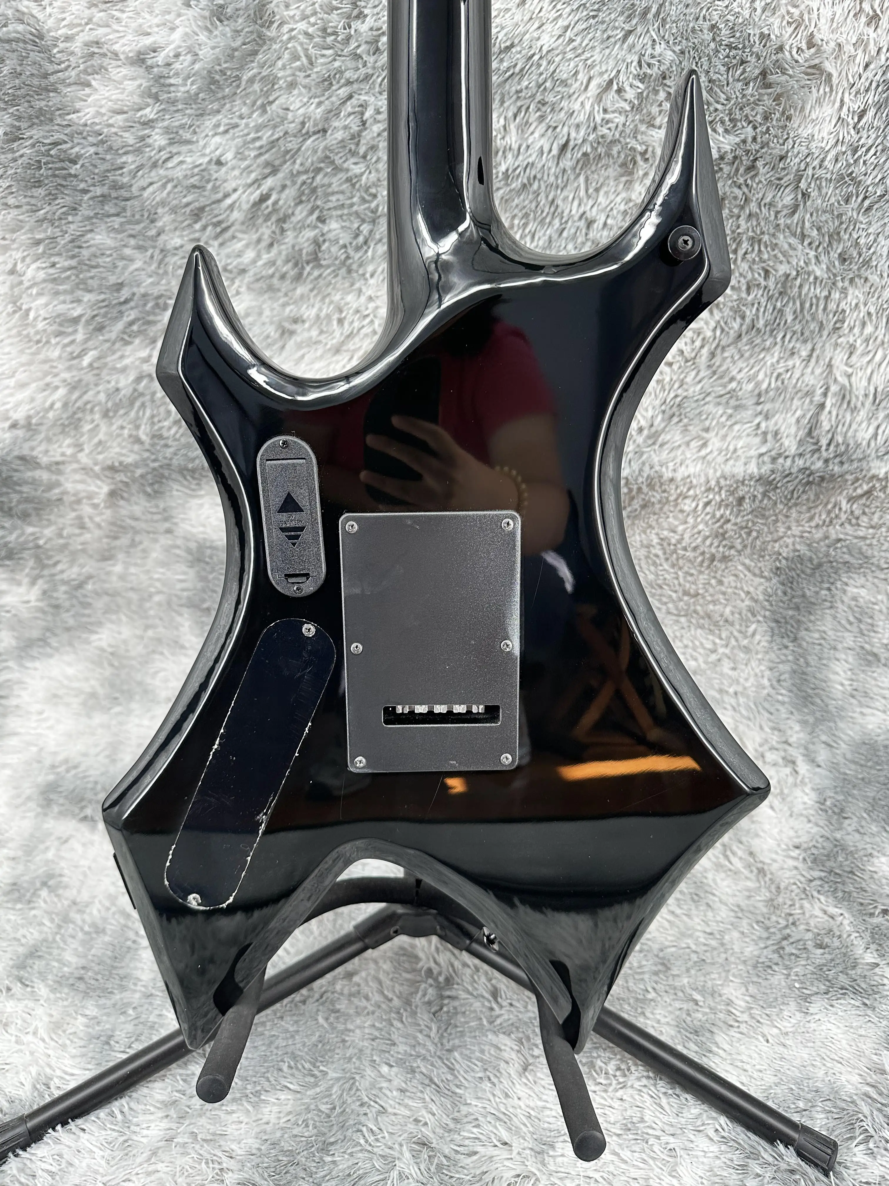 Costom Solid Body Electric Guitar Red Black Burst Quilted Maple Top Dual Humbucker Pickups Double Lock Tremolo Metal Guitar