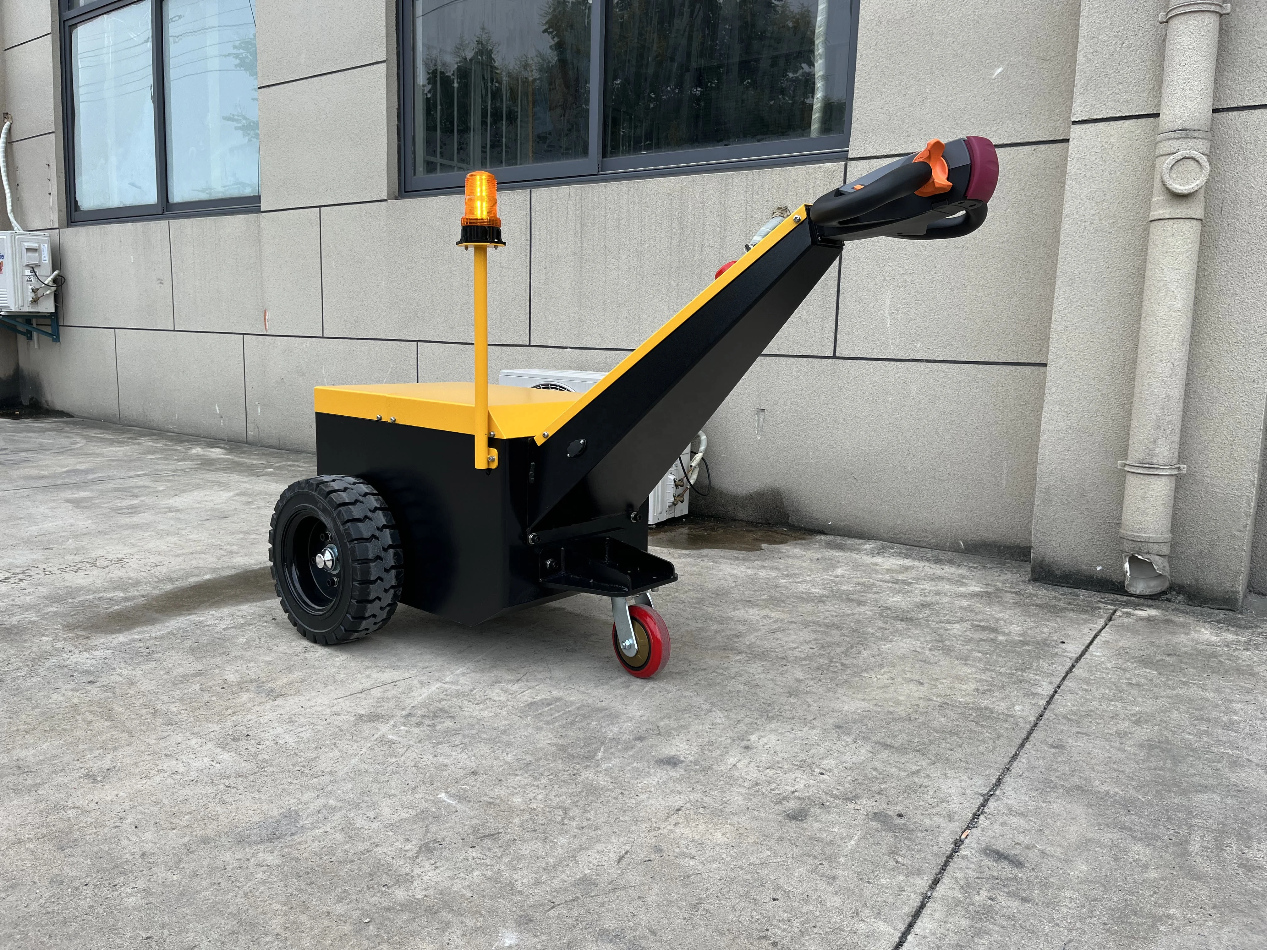 AIROW PET Factory Supply 3000-5000Kg Ride-on Electric Towing Tractor Battery Powered Electric Tow Tractor