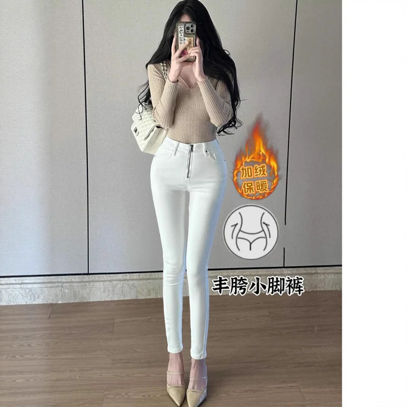 

Укороченные джинсы с флисовой подкладкой, подчеркивающие бедра, в корейском стиле, на молнии, белые, облегающие, с высокой талией, элегантные и соблазнительные, эластичные.