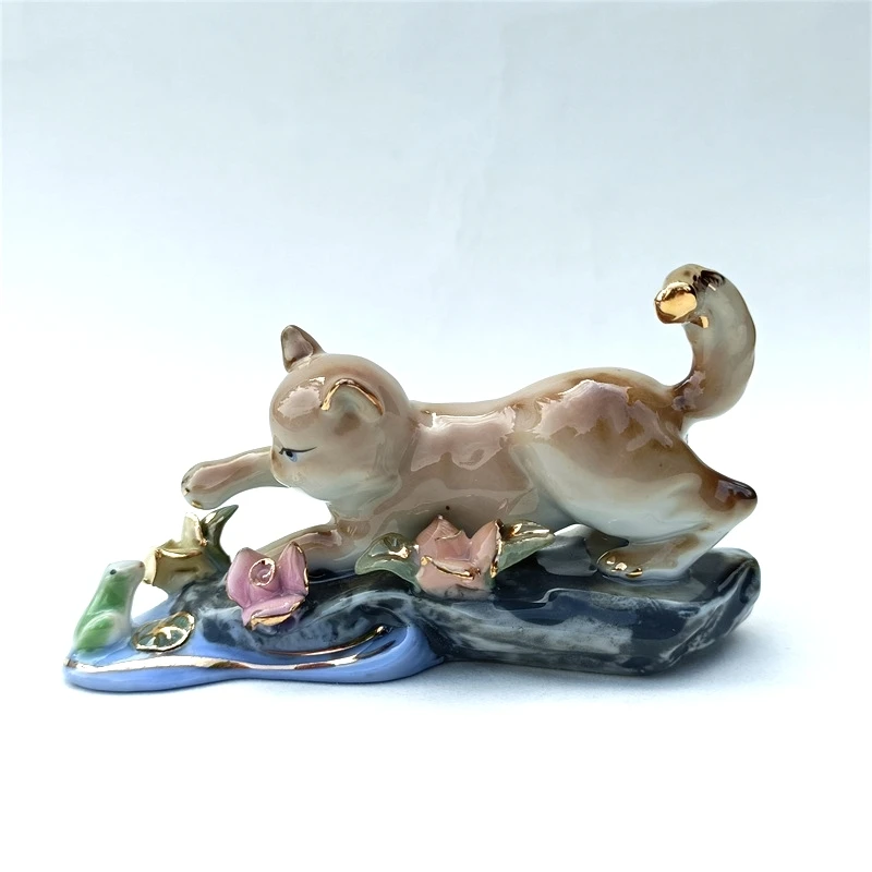 Funny Porcelain Frog and Cat Miniature Ceramic Pond Kitty Figurine Tabletop Novelty Animal Decor Art Collection Ornament Craft