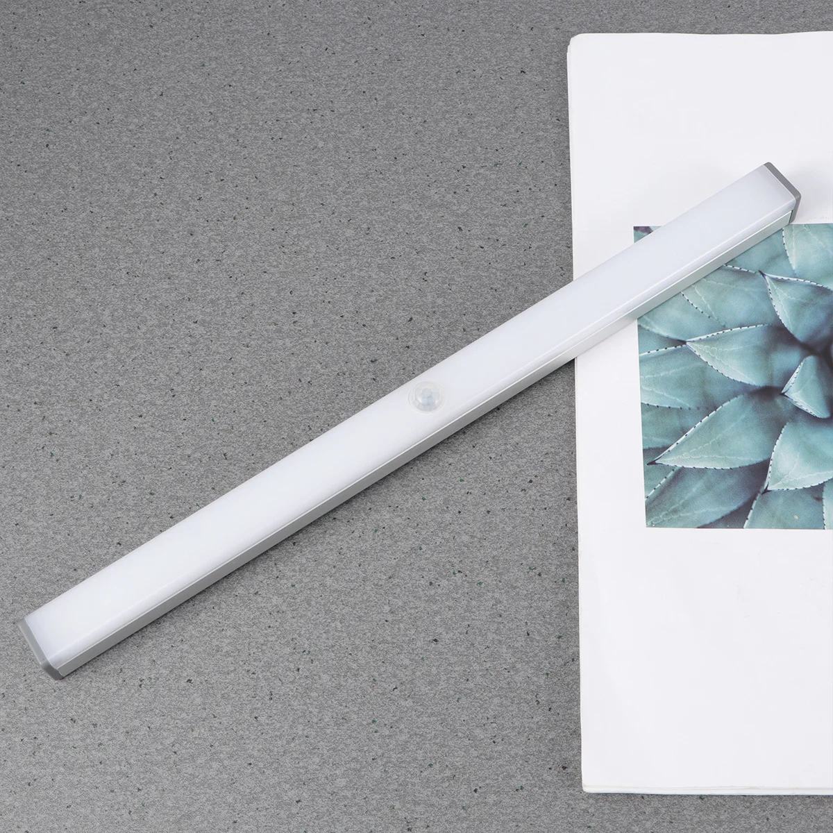 

1pcs Led Usb Charging Light Human Body Sensing Wardrobe Closet Lamp Bathroom Hallway Walkway Auto On Off 25S Timer Magnetic