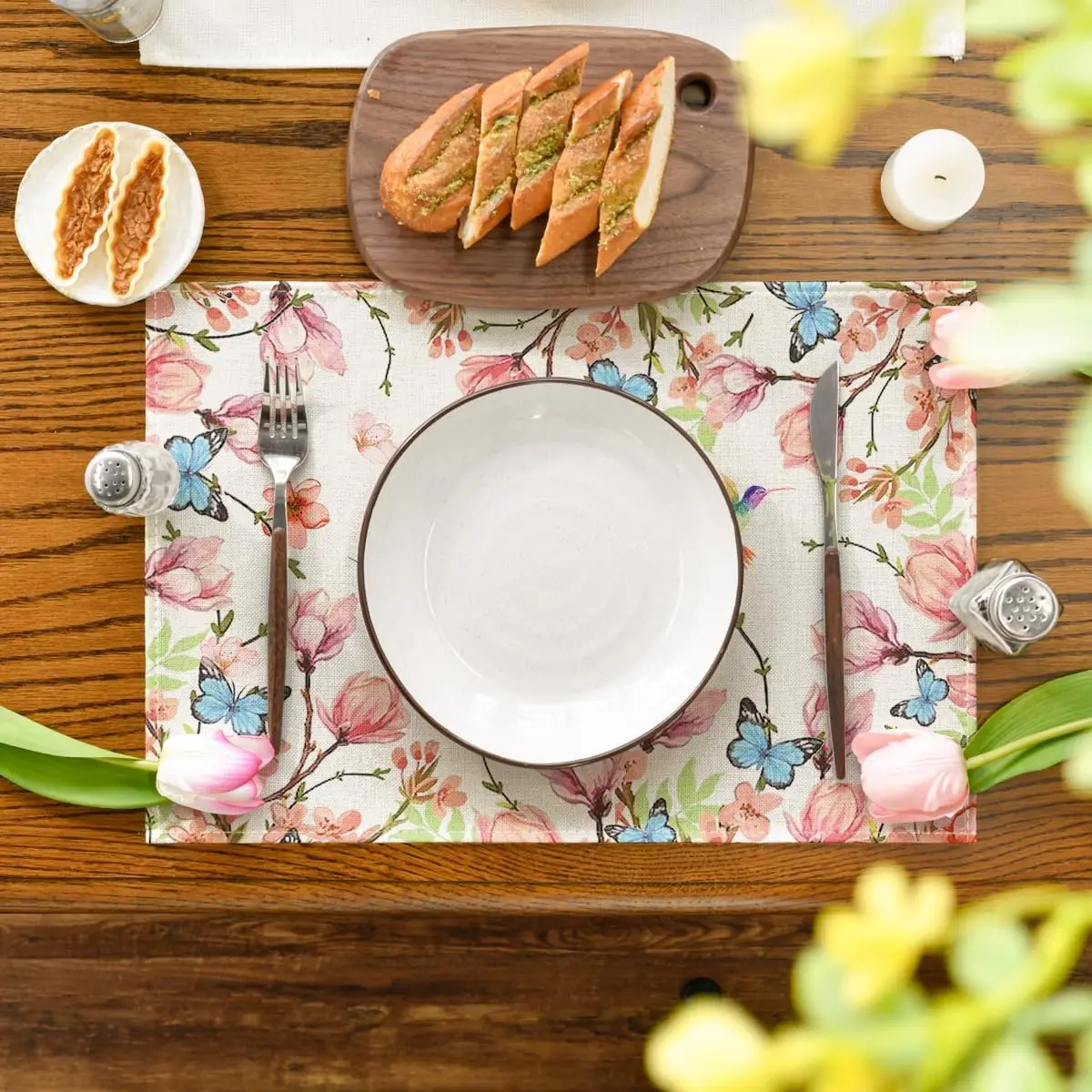 4Pcs, Hummingbird and Butterfly Floral Placemats, Washable, Suitable for Holiday Parties, Home Decor, Kitchen Countertops, Rectangular Dining Tables, Making Your Dining Room and Kitchen More Beautiful, Birthday Gifts and Housewarming Party Gifts for Family and Friends