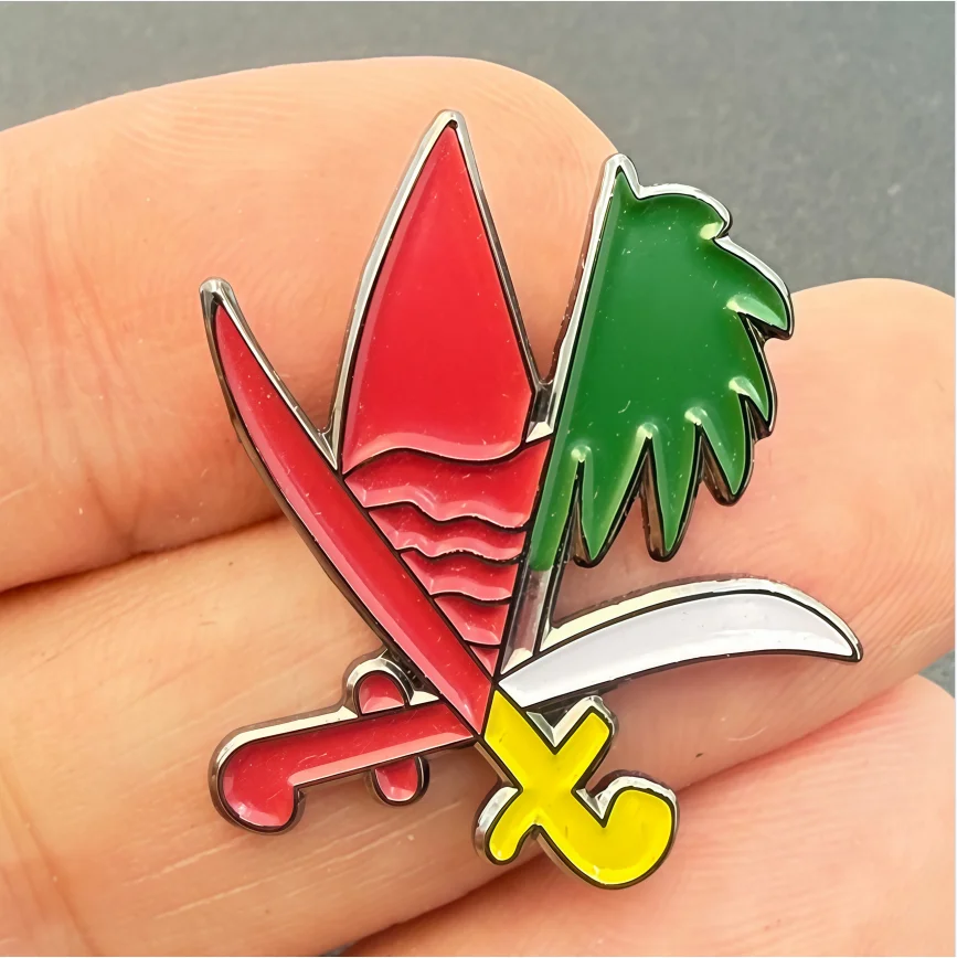 Qatar & Saudi Arabia Lapel Pin Badge Enamel Pin badge brooch Lapel pin Jeans shirt Cool Jewelry Gift