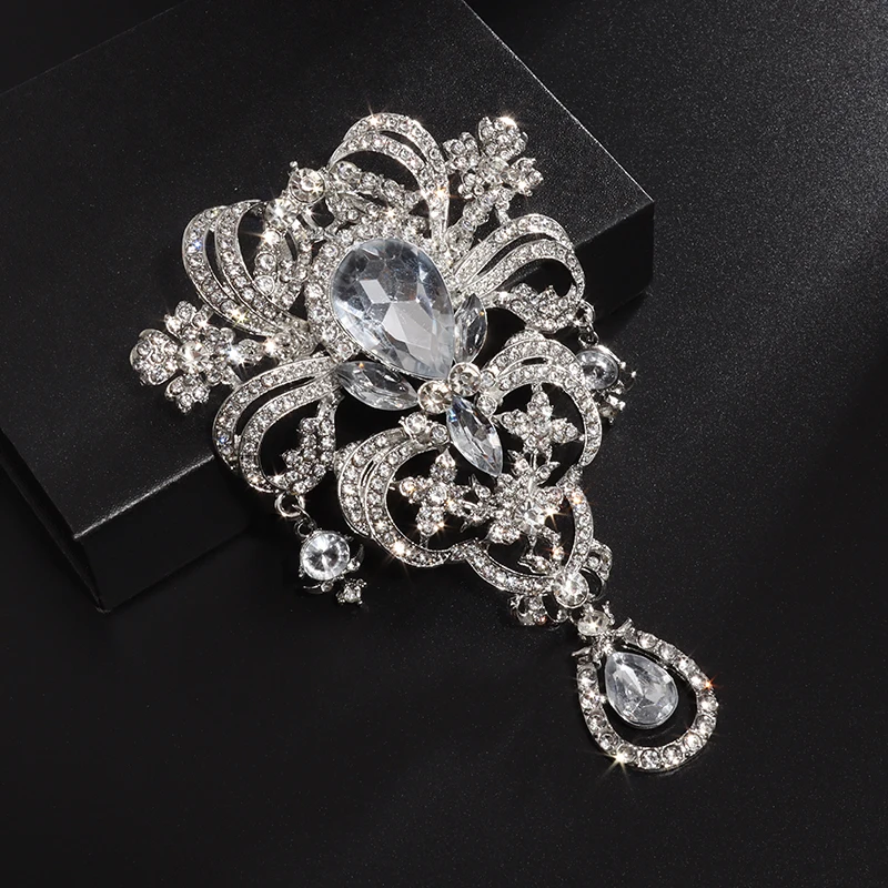 Elegant and Exquisite White Crystal Water Drop Shiny Zircon Brooch for Women Luxury Banquet Evening Dress Brooch Jewelry Gift