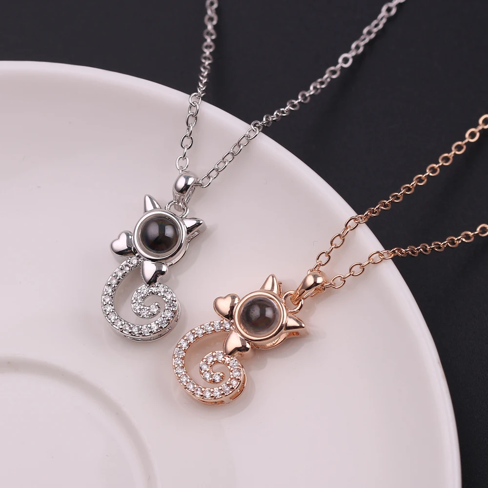 Exquisite Projection Necklace 'I Love You' in 100 Languages Fashion Pendant Clavicle Chain Jewelry Gift for Valentine's Day