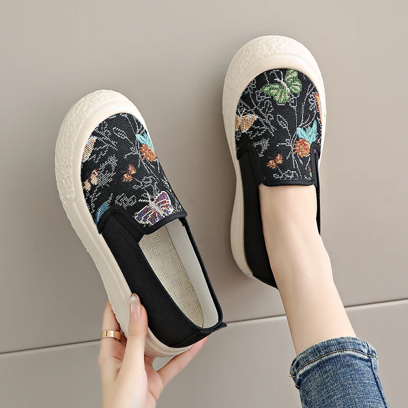 

Fashion Embroidered Women's Loafers Comfortable Slip-On Platform Cloth Shoes Woman Sneakers Soft Non-Slip Casual Shoes For Women