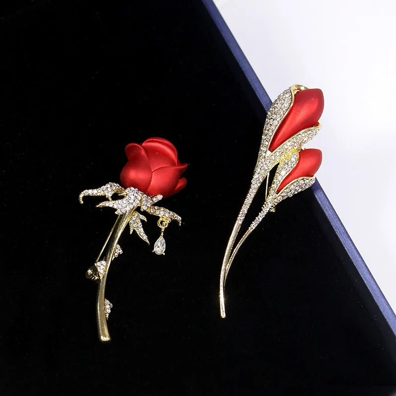 Kiss Jewelry Red Blue Rose Flower Pins for Women Luxury Rhinestone Cute Floral Shape Brooch Pin Dinner Wedding Party Accessories