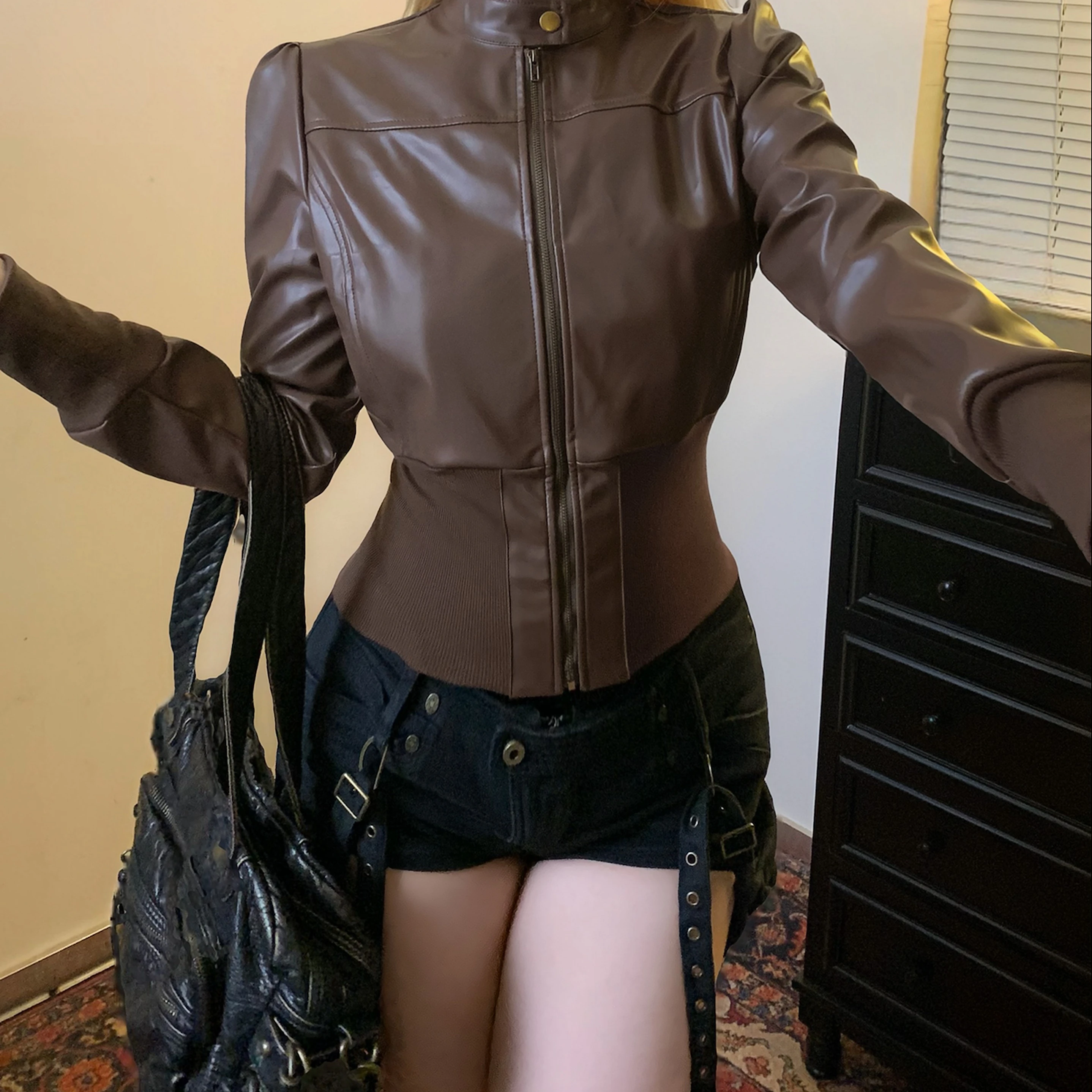 

Облегающая черная женская куртка из искусственной кожи с высоким воротником, пышными плечами и застежкой-молнией, стильная женская куртка, легкая верхняя одежда