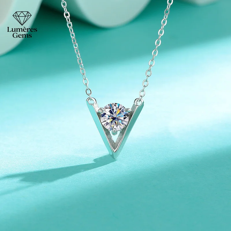 Lumière Gems Platinum PT950 Morganite Luxury Couple Simple Elegant High-Style V-Shape Necklace Luxury Fashion Minor Design