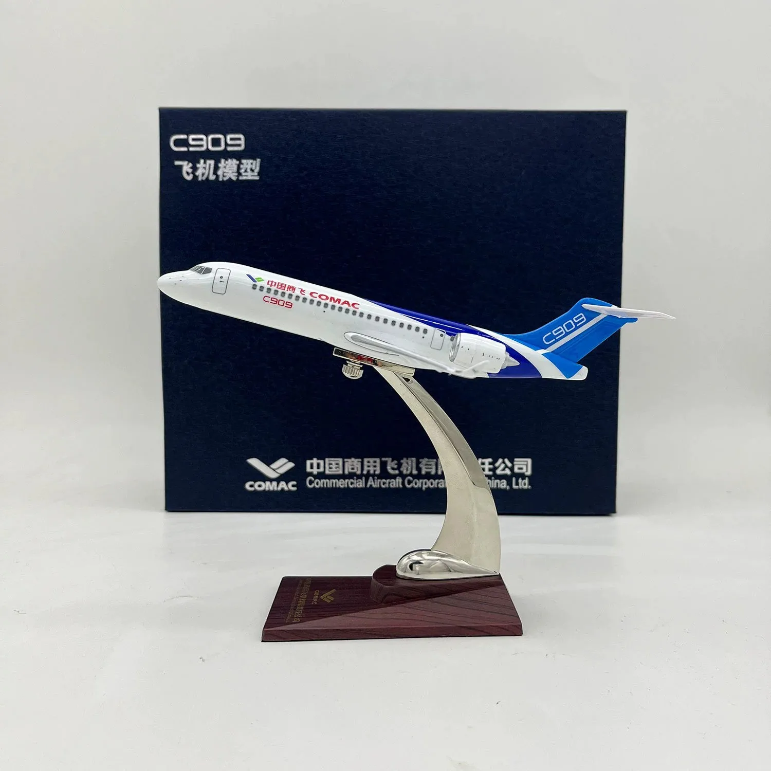 1/200 COMAC C909 Aviation ARJ21 Simulated Aircraft Model Airliner Model Souvenir Collectible Miniatures Airplane Model Gift