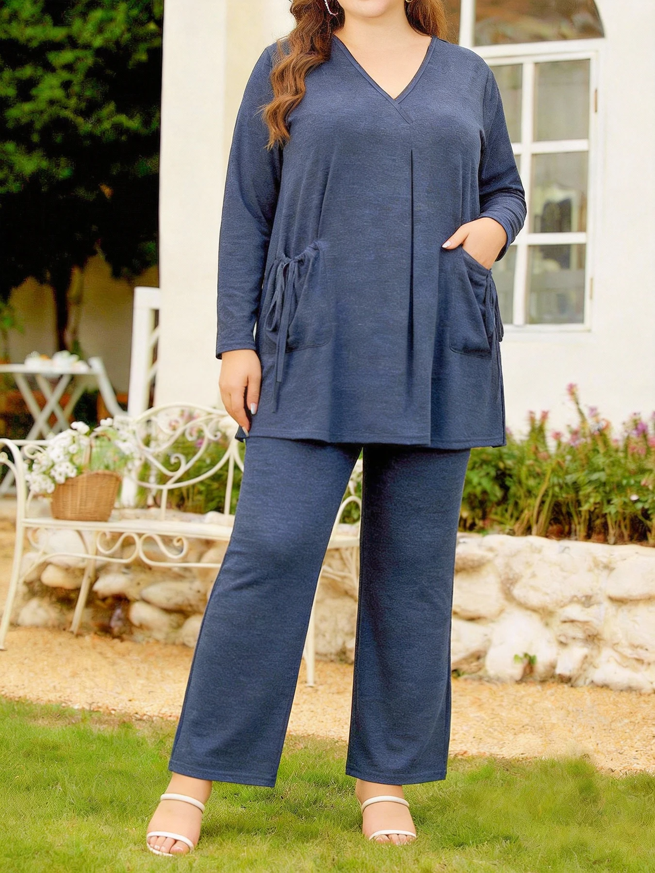 Übergrößen Damen-Set: Marineblauer V-Ausschnitt Top mit Kordelzug an der Taille + Weite Hose, Lässiges Zweiteiler-Set – Detail 3