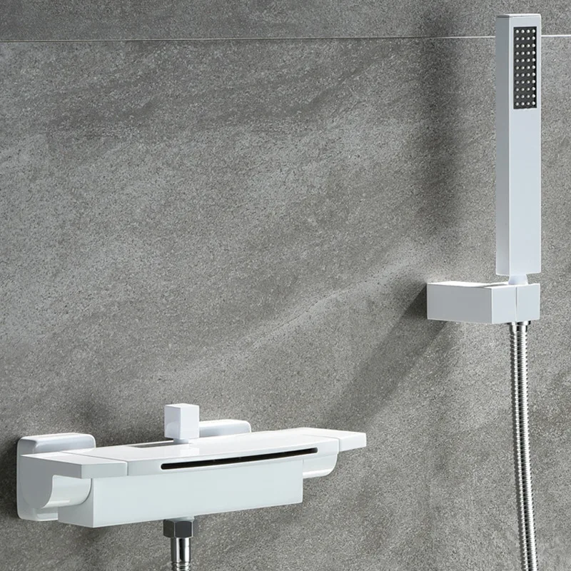 Geborsteld goud badkuipkraan messing wandmontage badkamer douchekraan mengkraan met handdouche waterval uitloop bad doucheset