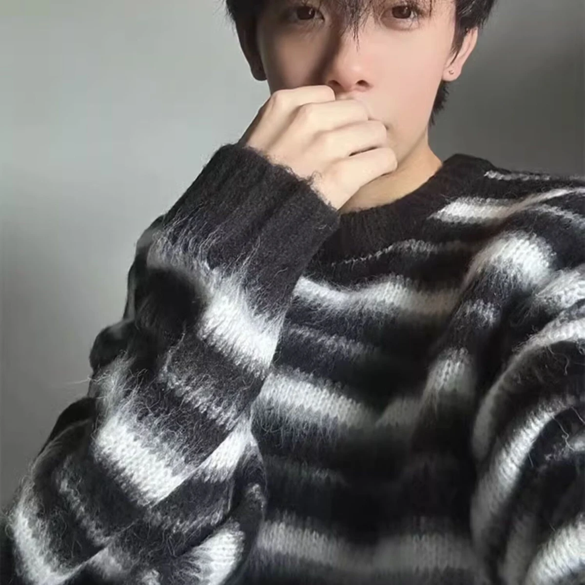 American Retro Striped Camere round Ne Knitwear Loose Fit ex Casual Lazy Sle Bla White Sweater for Men And Women