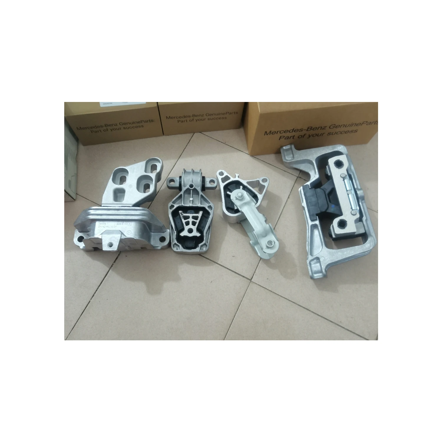 

4 шт. оригинальные комплекты крепления двигателя для двигателя для Mercedes-Benz GLA156 X156 A176 W176 W246 GLA180 13-19