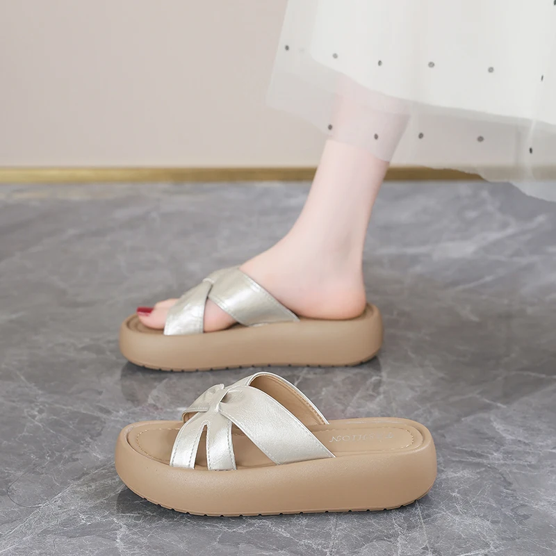 Daily slip on outdoor women's fashion slides solid one strap flat  minimalist open toe non slip slippers for home and shopping